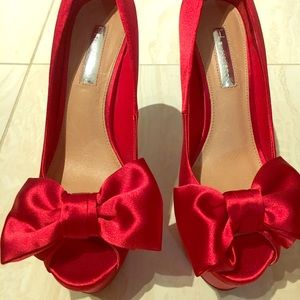 Red Pumps.